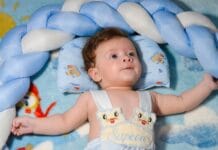 Czy niemowlę potrzebuje poduszki do snu? Opinia pediatrów i ryzyko wad postawy Czy niemowlę potrzebuje poduszki do snu? Opinia pediatrów i ryzyko wad postawy
